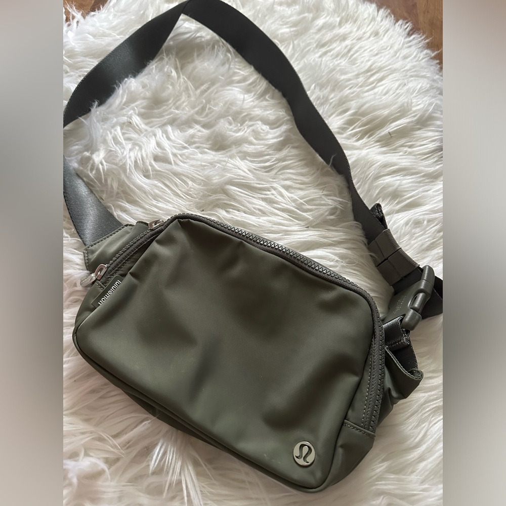 Lululemon Everywhere Belt Bag Large